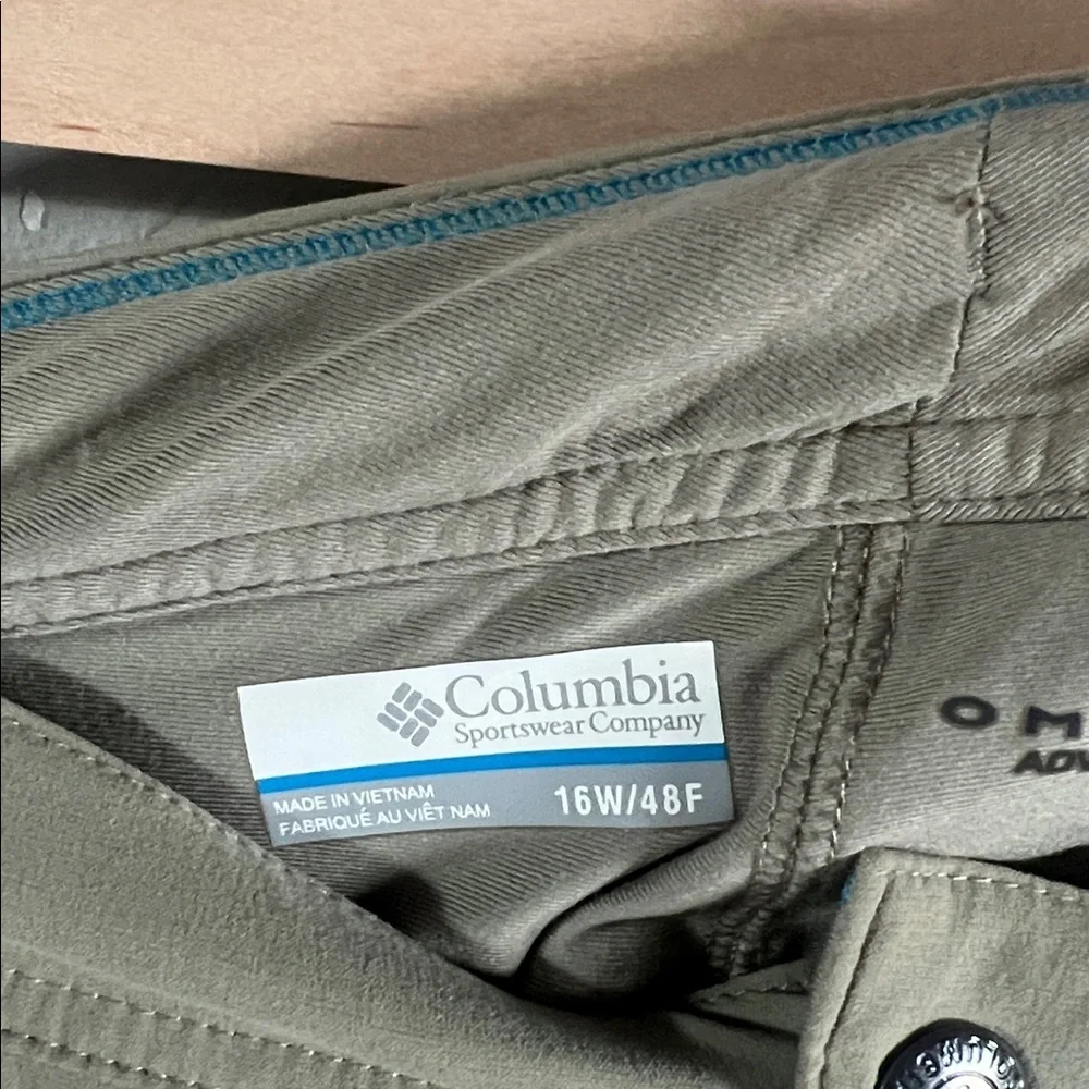 Columbia women’s tan Athletic Skort - Picture 2 of 4